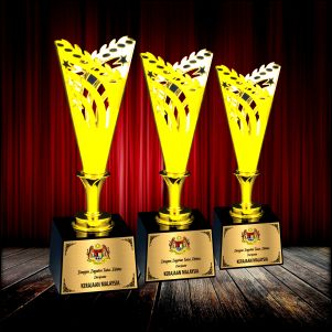 IMT 645 - Metal & Plastic Trophy